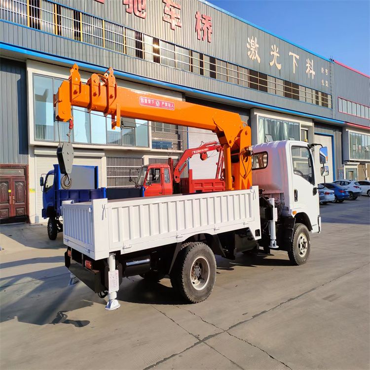 洛阳市三轮随车吊定制 农用改装机自备吊中瑞长期出售